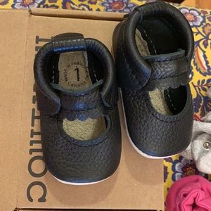 Minimocs Mary Jane in black. Size 1